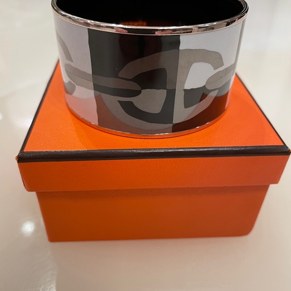 Hermès Enamel Extra Wide Cuff Bracelet - Picture 2 of 7